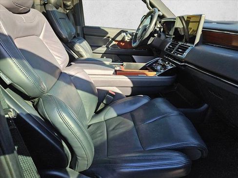Used 2022 Lincoln Navigator Reserve image 23