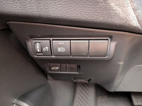 Used 2023 Toyota Corolla Cross XLE w/ Convenience Package FWD image 26