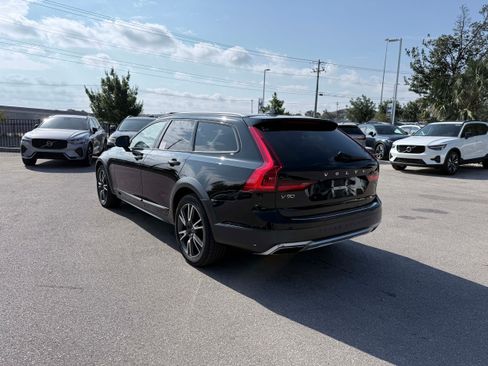 Used 2018 Volvo V90 T6 Cross Country w/ Convenience Package AWD/4WD image 4