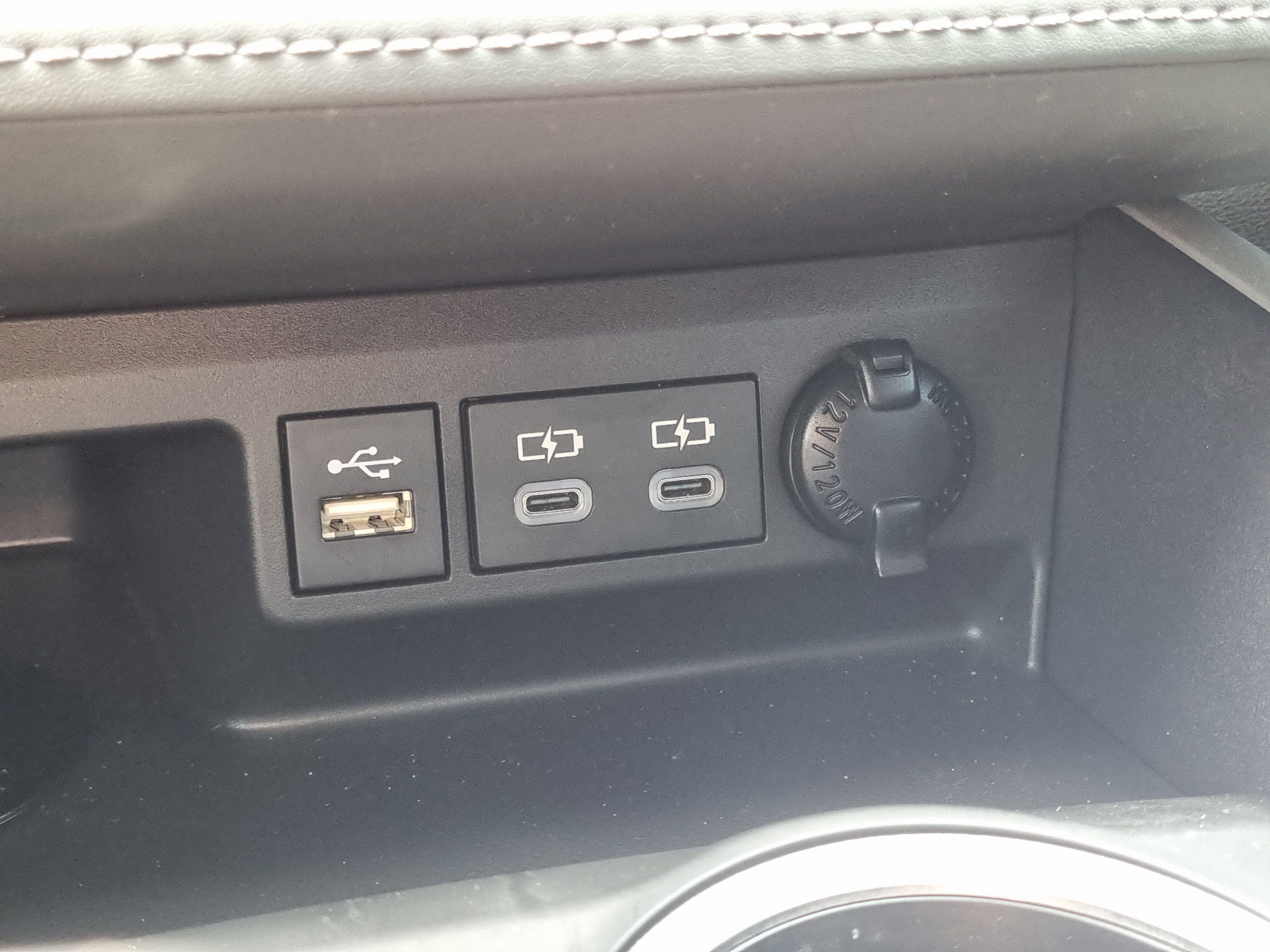 Used 2023 Toyota Highlander XLE FWD image 32