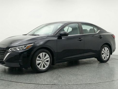 Used 2025 Nissan Sentra S image 3