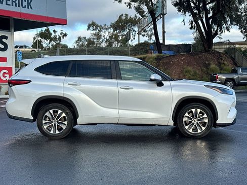 Used 2023 Toyota Highlander XLE image 6