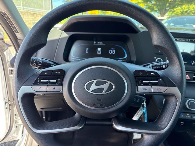 Used 2026 Hyundai Elantra SE FWD image 13