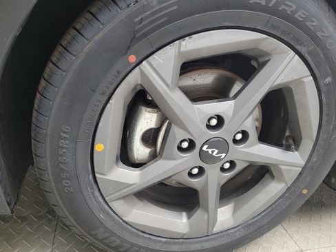 Used 2025 Kia K4 FWD image 31
