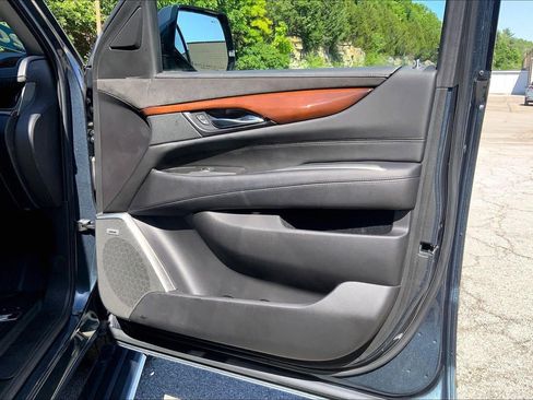 Used 2020 Cadillac Escalade Premium Luxury AWD/4WD image 27