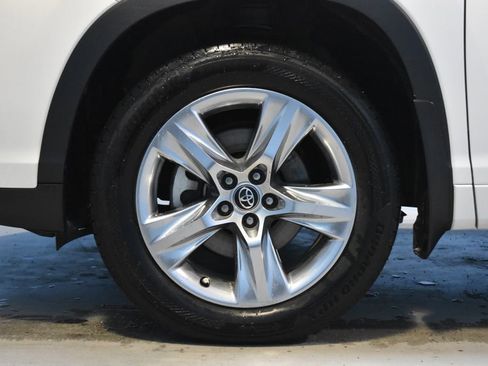 Used 2017 Toyota Highlander Limited image 28