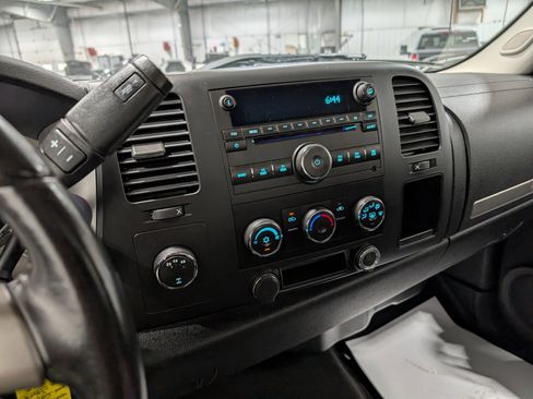 Used 2007 GMC Sierra 2500 SLE w/ Z71 Off-Road Package AWD/4WD image 26