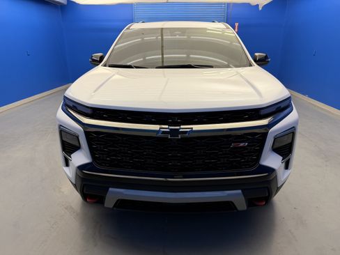 Used 2024 Chevrolet Traverse Z71 AWD/4WD image 3