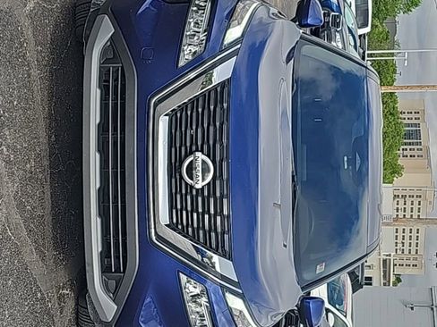 Used 2021 Nissan Rogue SV image 2