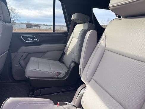 Used 2022 GMC Yukon SLT w/ SLT Premium Package image 15