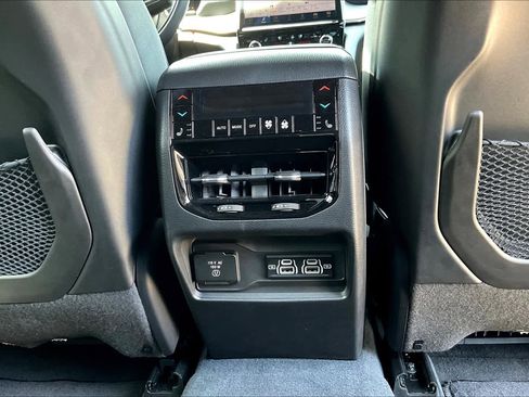 Used 2023 Jeep Grand Cherokee Overland w/ Advanced Protech Group III AWD/4WD image 16