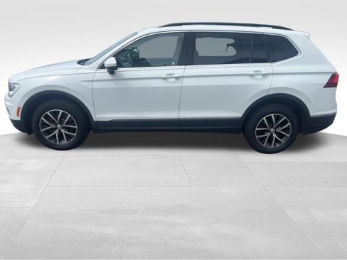 Used 2020 Volkswagen Tiguan SE w/ Panoramic Sunroof Package AWD/4WD image 2