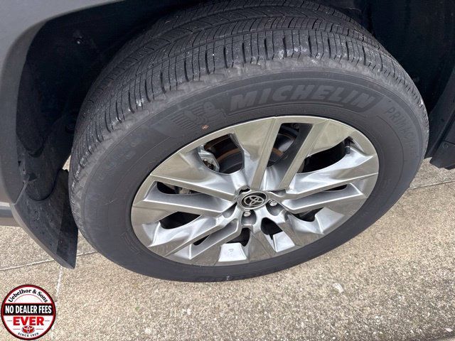 Used 2025 Toyota RAV4 XLE Premium w/ Weather Package AWD/4WD image 10