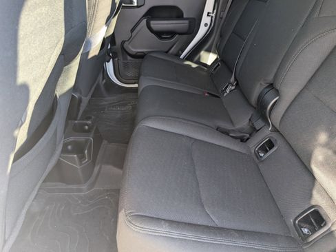 Used 2022 Jeep Gladiator Sport image 7