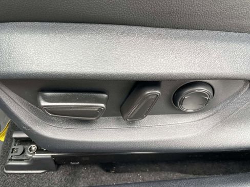 Used 2025 Toyota Camry SE image 14