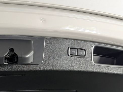 New 2026 Porsche Macan AWD/4WD image 18