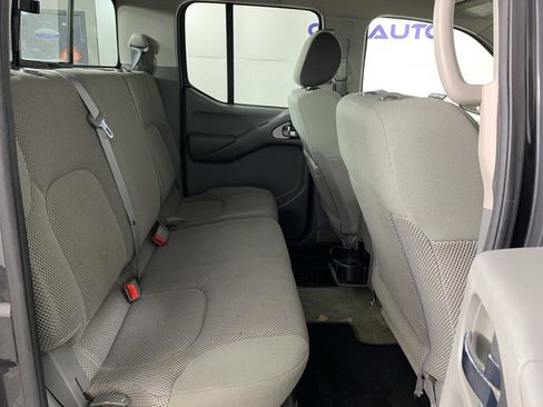 Used 2015 Nissan Frontier SV image 37