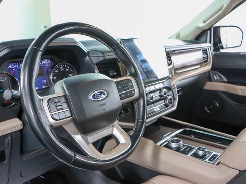 Used 2023 Ford Expedition Limited image 24