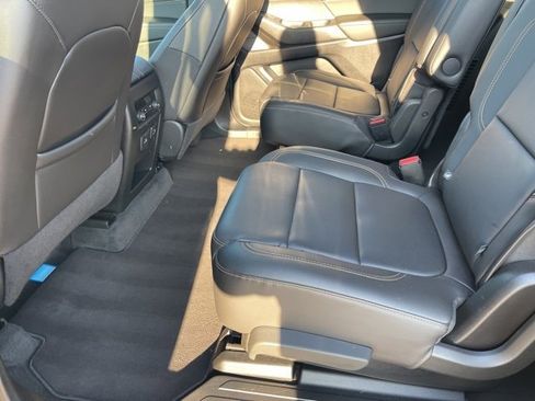 Used 2021 Chevrolet Traverse LT w/ LT Premium Package image 18