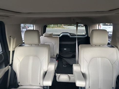 Used 2023 Ford Expedition Platinum image 31