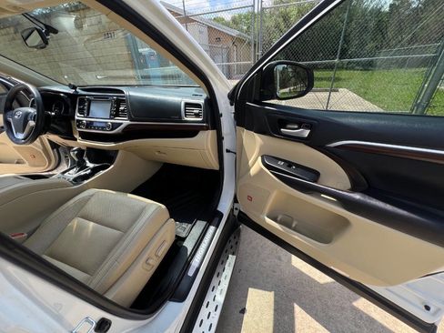 Used 2016 Toyota Highlander Limited FWD image 40
