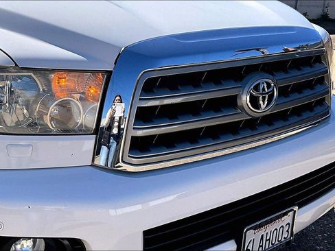 Used 2008 Toyota Sequoia Limited image 27