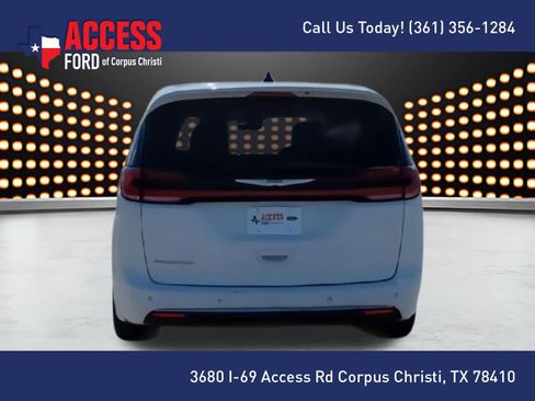 Used 2023 Chrysler Pacifica Touring-L FWD image 7
