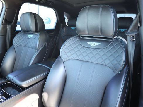 Used 2017 Bentley Bentayga AWD/4WD image 18