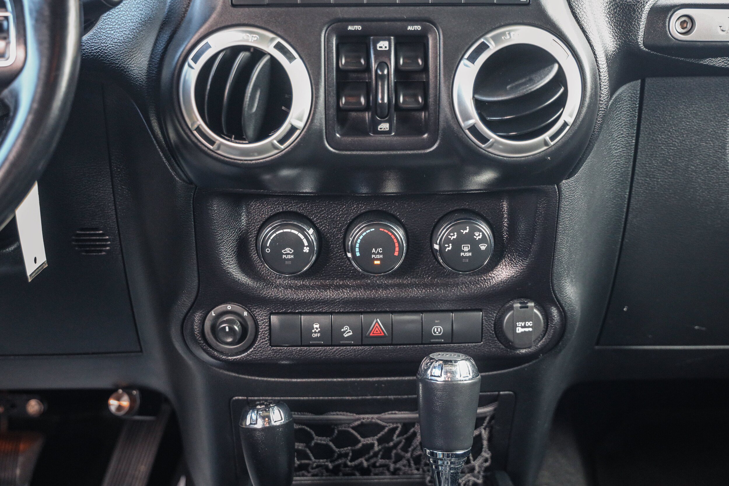 Used 2016 Jeep Wrangler Unlimited Rubicon AWD/4WD image 15