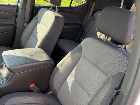 Used 2022 Chevrolet Traverse LT FWD image 30