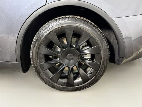 Used 2021 Tesla Model Y Long Range image 27