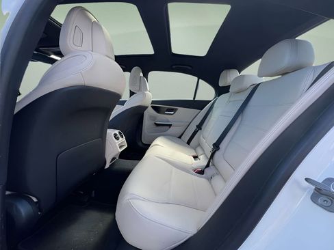 Used 2025 Mercedes-Benz C 300 4MATIC Sedan image 21