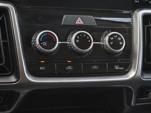 Used 2023 Kia Sorento LX FWD image 5