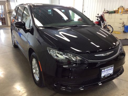 New 2025 Chrysler Voyager LX image 8