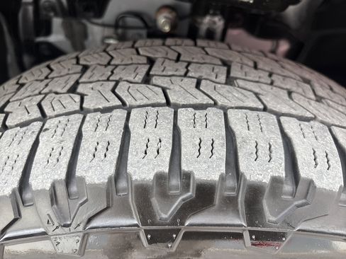 Used 2025 Nissan Rogue SV image 12