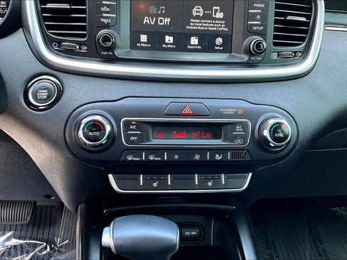 Used 2020 Kia Sorento S FWD image 14