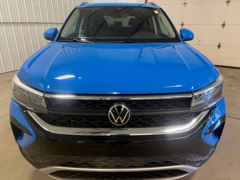 Certified 2024 Volkswagen Taos SE FWD image 3