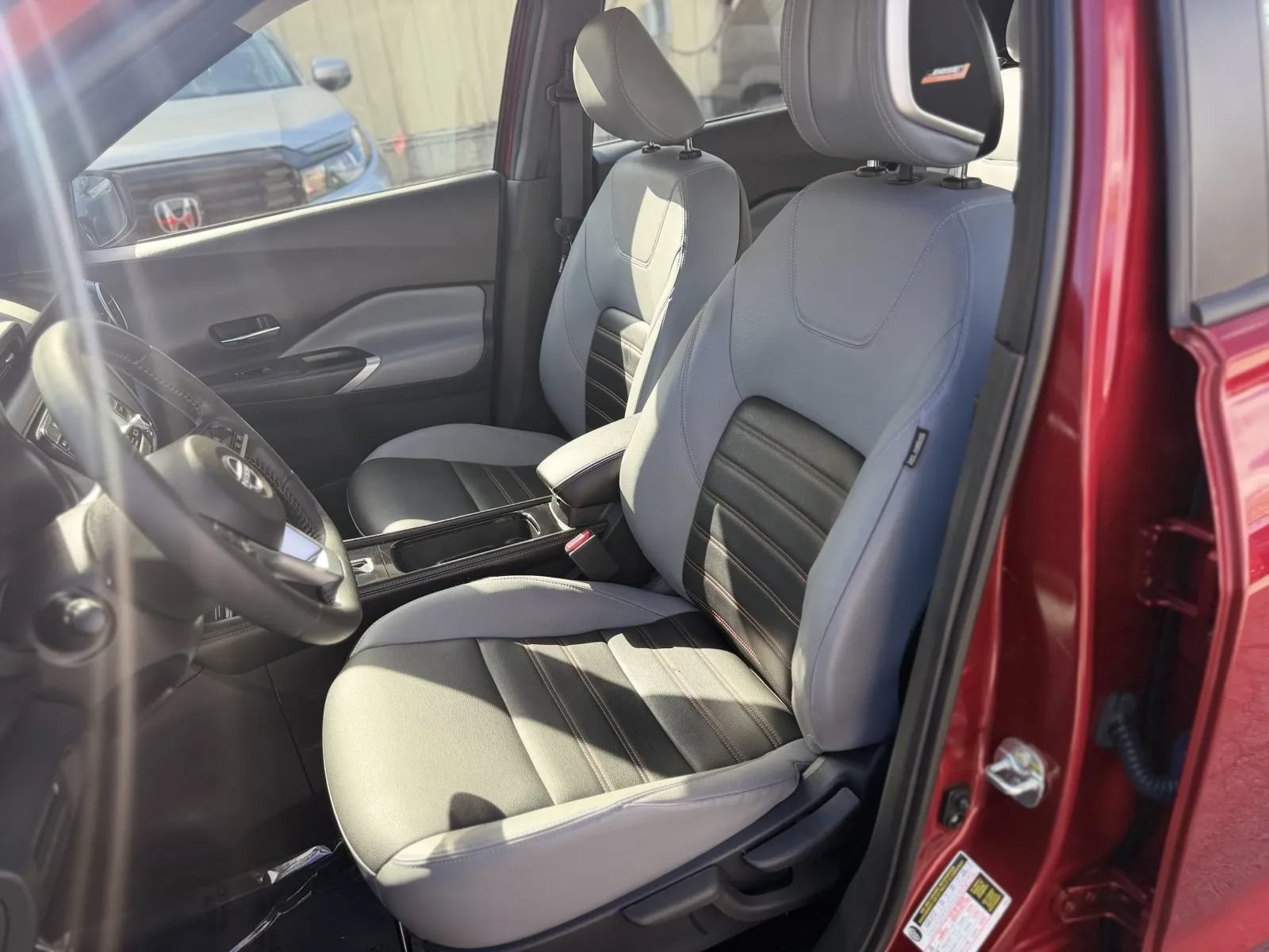 Used 2023 Nissan Kicks SR w/ SR Premium Package FWD image 15