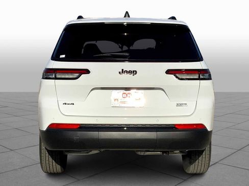 New 2025 Jeep Grand Cherokee L Laredo image 4