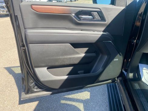 Used 2025 GMC Yukon Denali w/ Sun & Power Step Package image 19