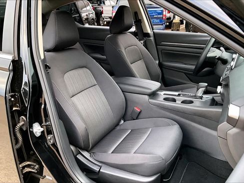 Certified 2025 Nissan Altima 2.5 S FWD image 9