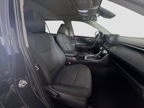 Used 2022 Toyota RAV4 XLE w/ Convenience Package image 29