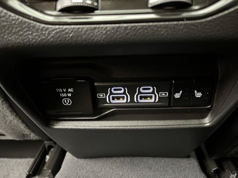 Used 2023 Jeep Grand Cherokee Limited w/ Black Appearance Package AWD/4WD image 13