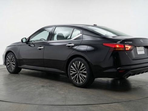 Used 2025 Nissan Altima 2.5 SV image 6