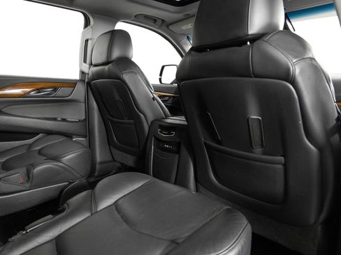 Used 2016 Cadillac Escalade Luxury image 24