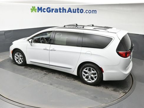 Used 2020 Chrysler Pacifica Limited image 25