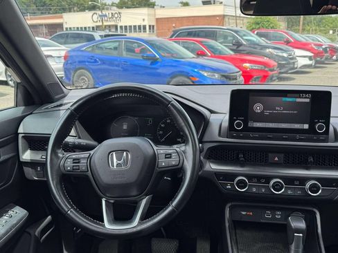 Used 2025 Honda CR-V Sport image 17