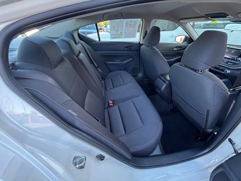 Used 2025 Nissan Altima 2.5 SV FWD image 39