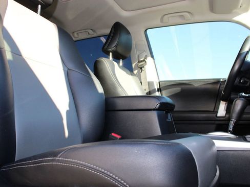 Used 2014 Toyota 4Runner SR5 Premium image 11