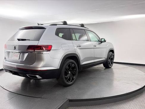 Used 2023 Volkswagen Atlas SE w/ Black Wheel Package FWD image 8